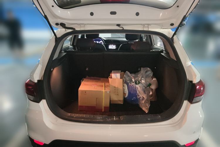 Used Kia KX Cross 2017 1.4L AT GLS Trunk