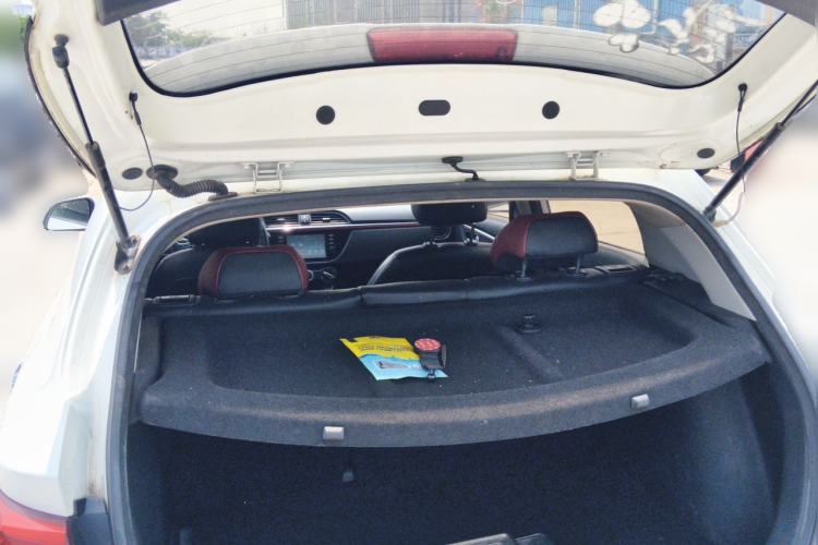 Used Kia KX Cross 2017 1.4L AT GLS Trunk