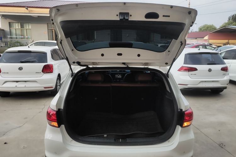 Used Kia KX Cross 2017 1.4L AT GLS Trunk