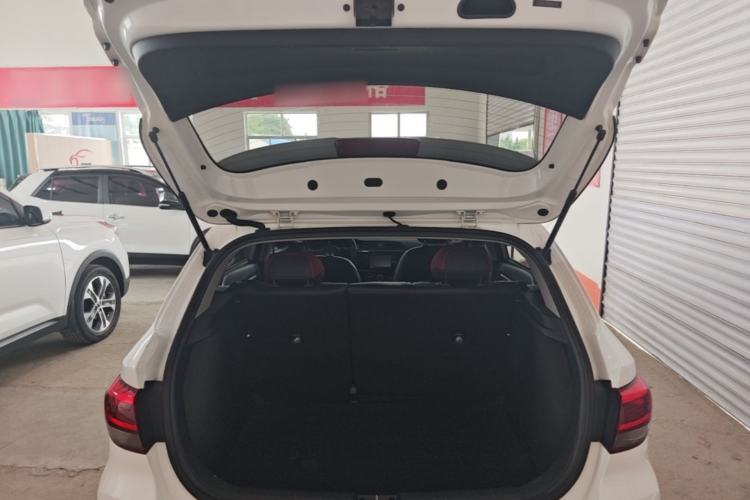 Used Kia KX Cross 2017 1.4L AT GLS Trunk