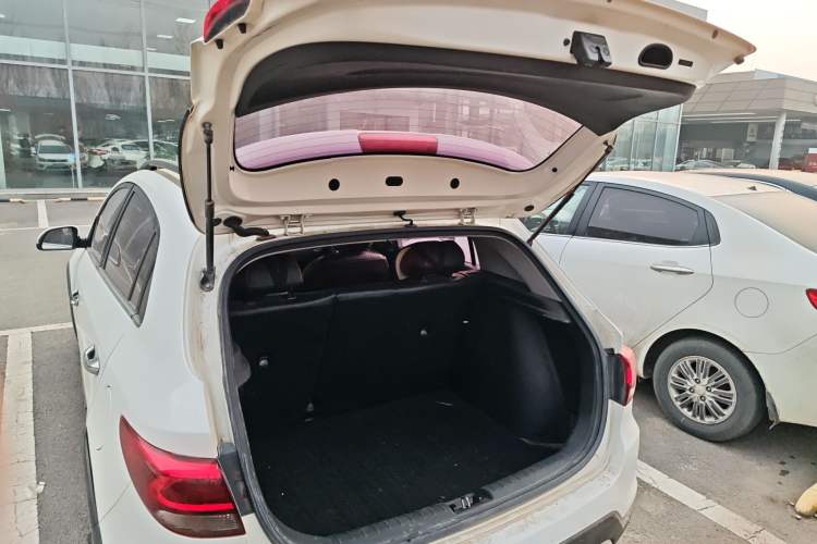 Used Kia KX Cross 2017 1.4L AT GLS Trunk