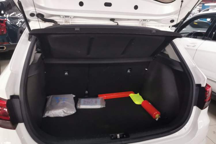 Used Kia KX Cross 2017 1.4L AT GLS Trunk