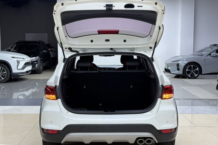 Used Kia KX Cross 2017 1.4L AT GLS Trunk