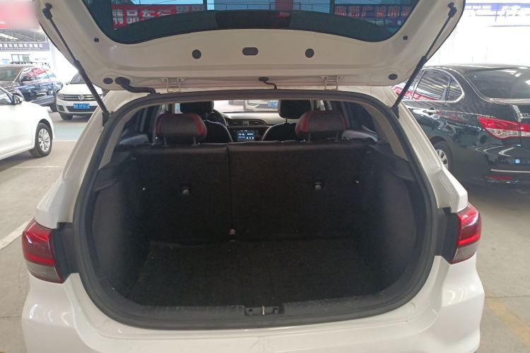 Used Kia KX Cross 2017 1.4L AT GLS Trunk