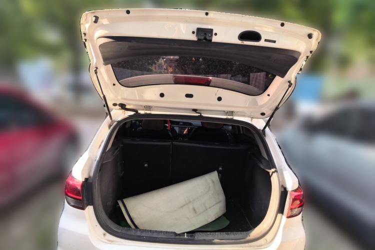 Used Kia KX Cross 2017 1.4L MT GLS Trunk