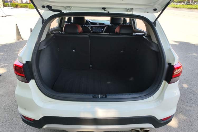 Used Kia KX Cross 2017 1.4L AT GLS Trunk