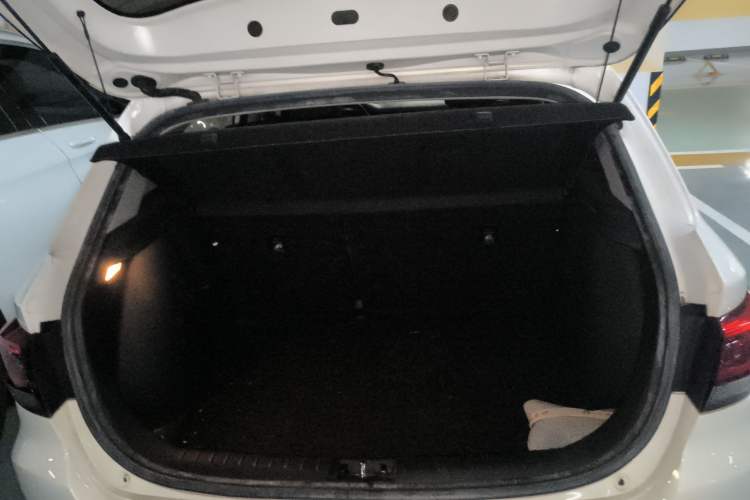 Used Kia KX Cross 2017 1.4L AT GLS Trunk