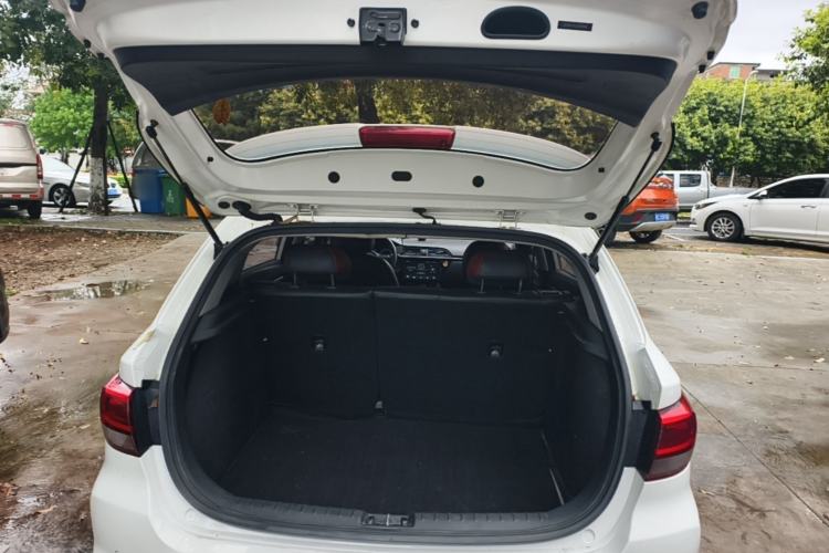 Used Kia KX Cross 2017 1.4L AT GLS Trunk