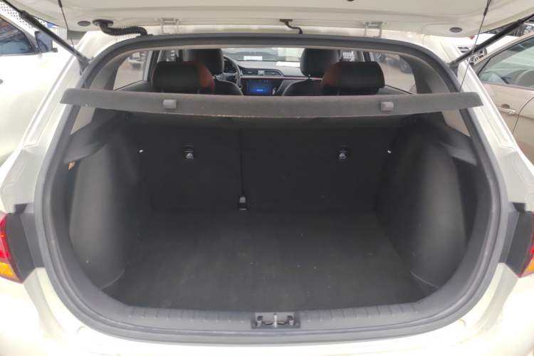 Used Kia KX Cross 2017 1.4L MT GLS Trunk