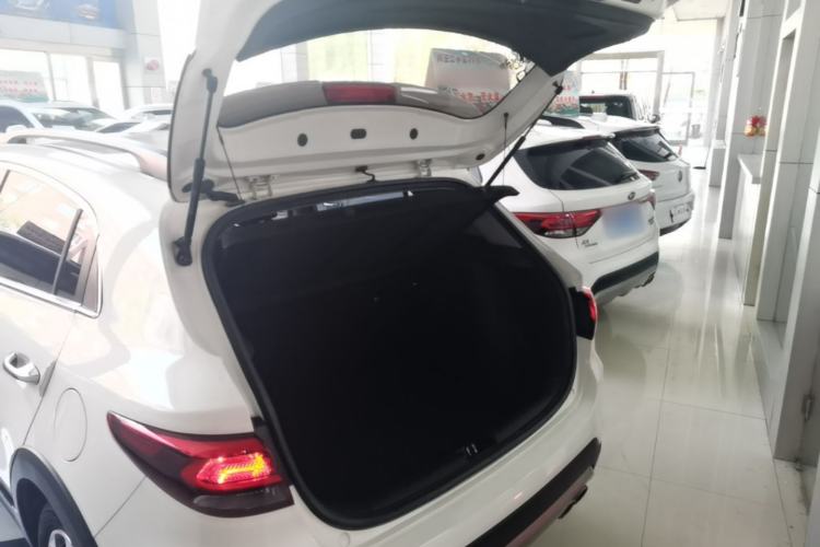 Used Kia KX Cross 2017 1.4L AT GLS Trunk