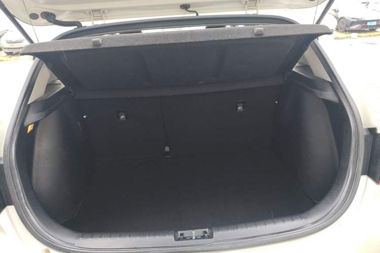 Used Kia KX Cross 2017 1.4L AT GLS Trunk
