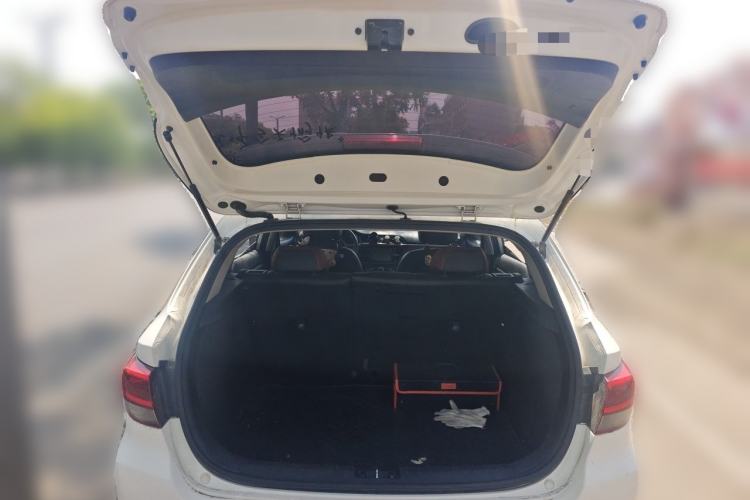 Used Kia KX Cross 2017 1.4L AT GLS Trunk