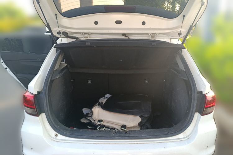 Used Kia KX Cross 2017 1.4L MT GLS Trunk