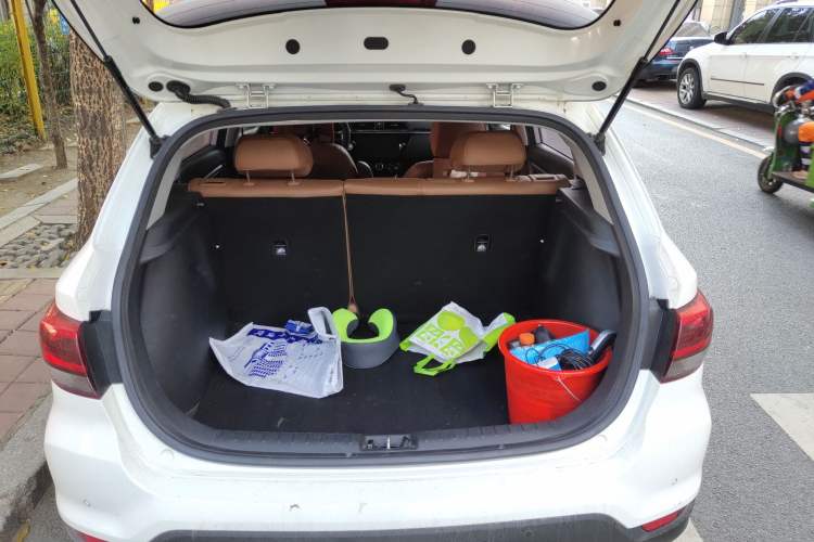 Used Kia KX Cross 2017 1.4L MT GLS Trunk