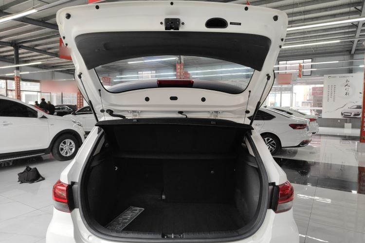 Used Kia KX Cross 2017 1.4L AT GLS Trunk
