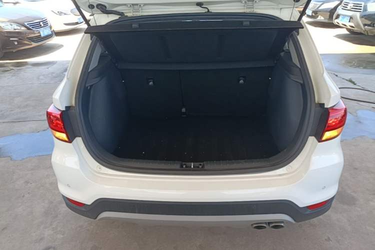 Used Kia KX Cross 2017 1.4L AT GLS Trunk