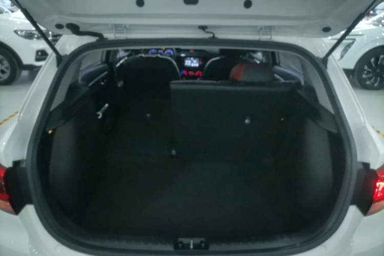 Used Kia KX Cross 2017 1.4L AT GLS Trunk