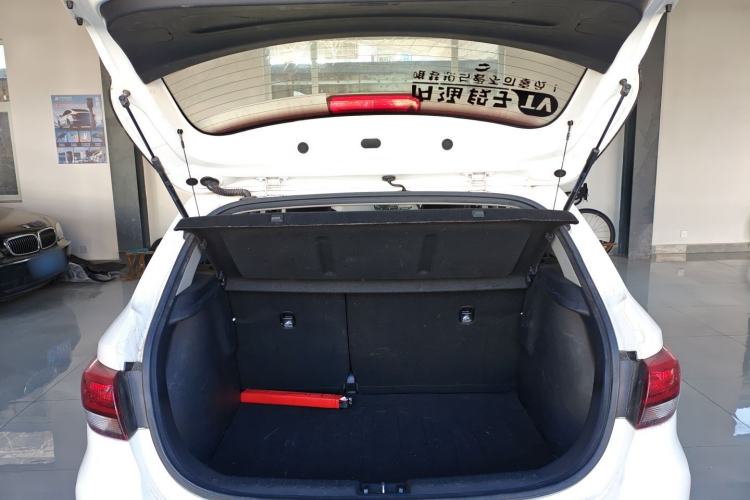 Used Kia KX Cross 2017 1.4L MT GLS Trunk