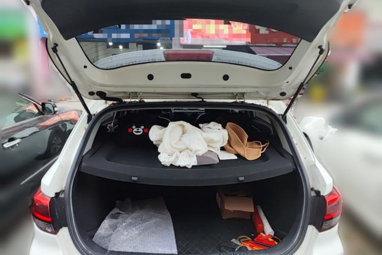 Used Kia KX Cross 2017 1.4L MT GLS Trunk