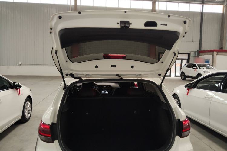 Used Kia KX Cross 2017 1.4L AT GLS Trunk