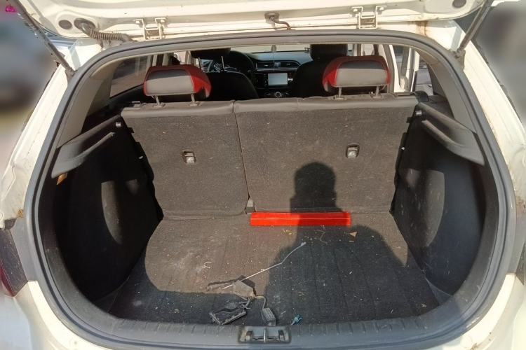 Used Kia KX Cross 2017 1.4L AT GLS Trunk