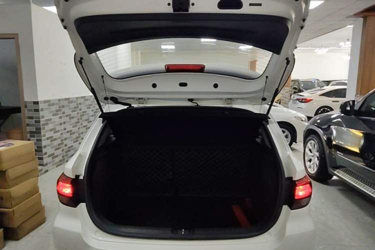 Used Kia KX Cross 2017 1.4L AT GLS Trunk