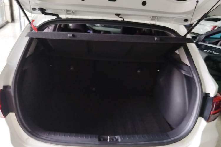 Used Kia KX Cross 2017 1.4L AT GLS Trunk