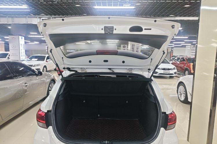 Used Kia KX Cross 2017 1.4L AT GLS Trunk