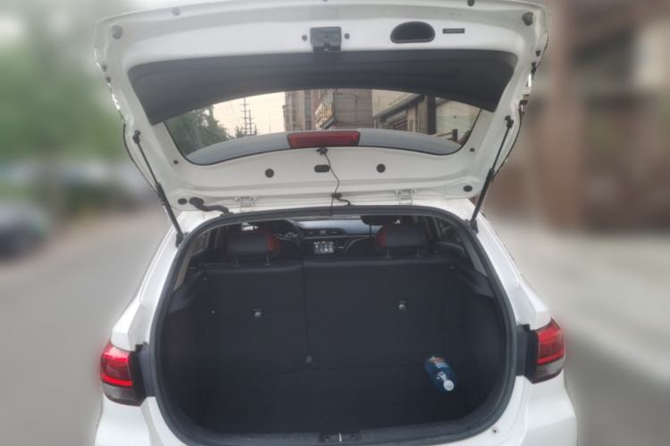 Used Kia KX Cross 2017 1.4L AT GLS Trunk