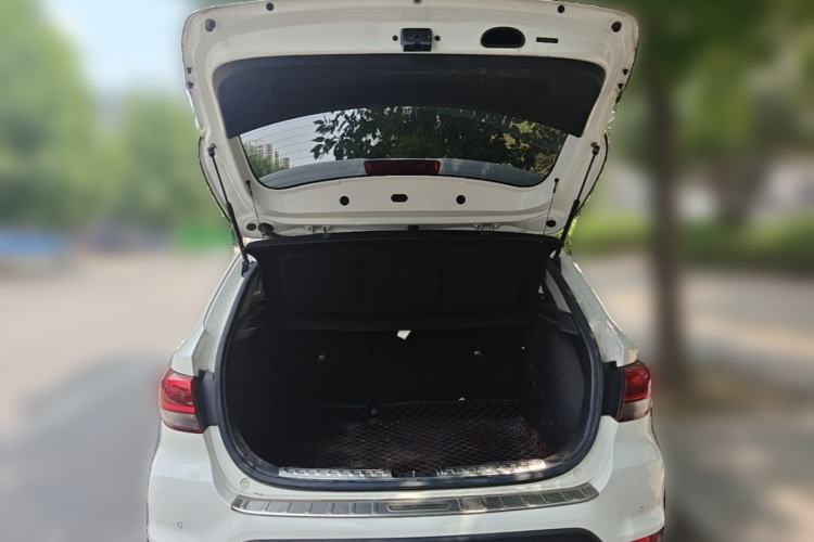 Used Kia KX Cross 2017 1.4L MT GLS Trunk