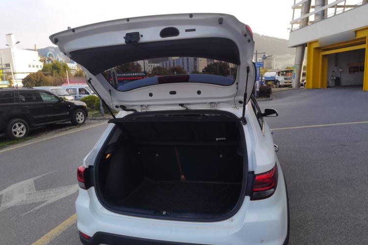 Used Kia KX Cross 2017 1.4L AT GLS Trunk