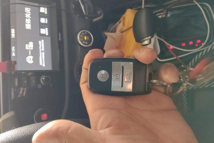 Used Kia KX Cross 2017 1.4L AT GLS Vehicle Key