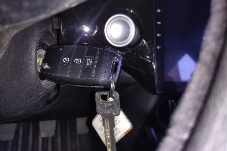 Used Kia KX Cross 2017 1.4L MT GLS Vehicle Key