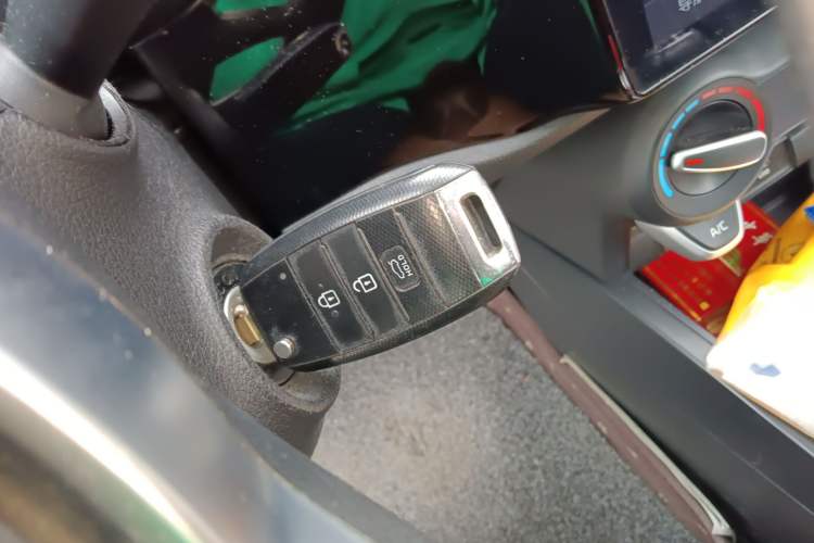 Used Kia KX Cross 2017 1.4L MT GLS Vehicle Key