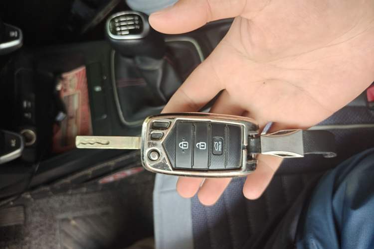 Used Kia KX Cross 2017 1.4L MT GLS Vehicle Key
