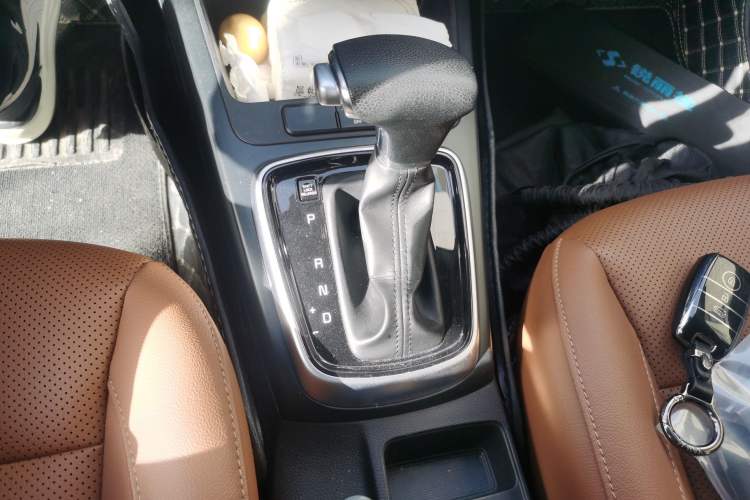 Used Kia KX Cross 2018 1.6L Automatic Dynamic Sunroof Version Gear Lever
