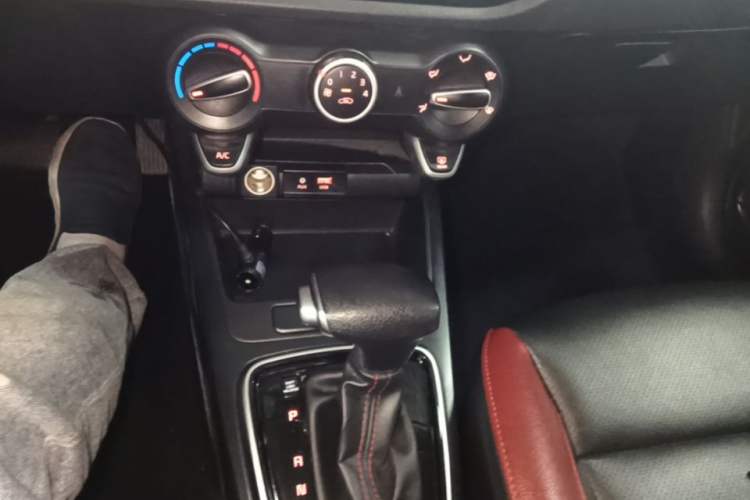 Used Kia KX Cross 2018 1.6L Automatic Dynamic Sunroof Version Gear Lever