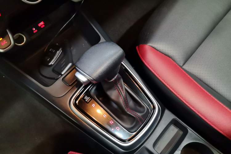 Used Kia KX Cross 2018 1.6L Automatic Dynamic Sunroof Version Gear Lever