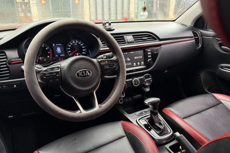 Used Kia KX Cross 2018 1.6L Automatic Dynamic Sunroof Version Interior 5