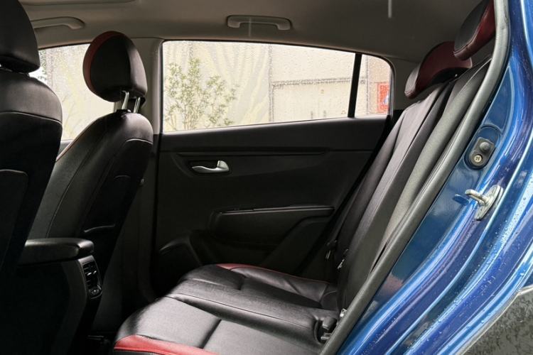 Used Kia KX Cross 2018 1.6L Automatic Dynamic Sunroof Version Interior 6