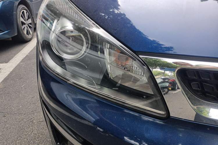 Used Kia KX Cross 2018 1.6L Automatic Dynamic Sunroof Version Right Front Headlight