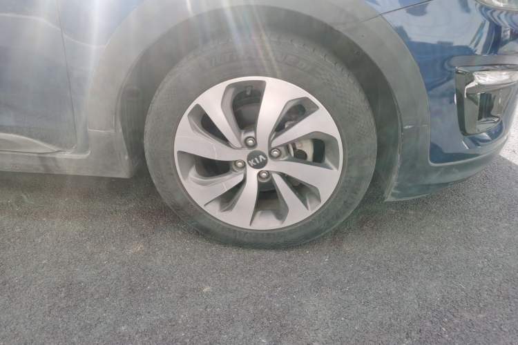 Used Kia KX Cross 2018 1.6L Automatic Dynamic Sunroof Version Right Front Wheel Hub