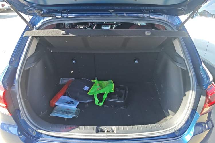 Used Kia KX Cross 2018 1.6L Automatic Dynamic Sunroof Version Trunk