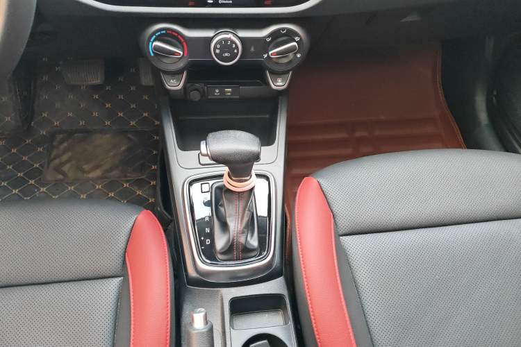 Used Kia KX Cross 2018 1.6L Automatic Dynamic Sunroof Version Gear Lever
