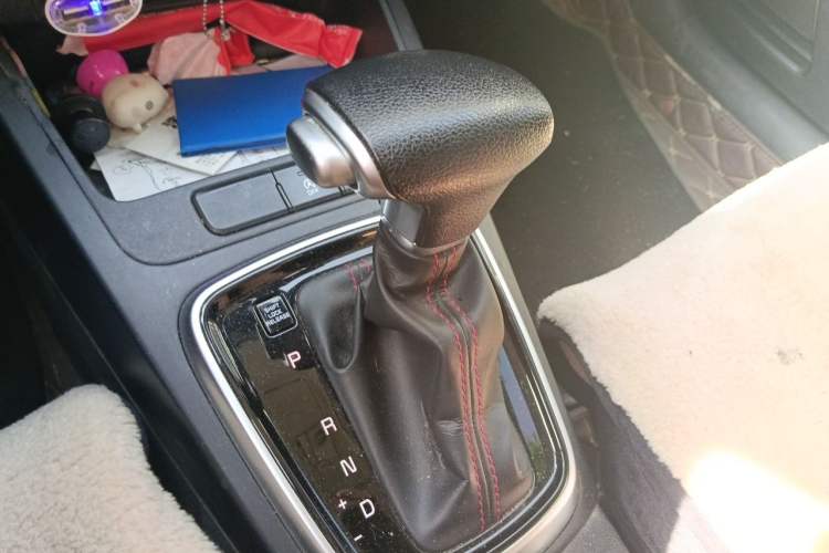 Used Kia KX Cross 2018 1.6L Automatic Dynamic Sunroof Version Gear Lever