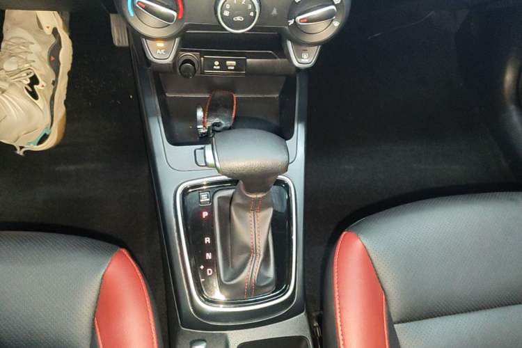 Used Kia KX Cross 2018 1.6L Automatic Dynamic Sunroof Version Gear Lever