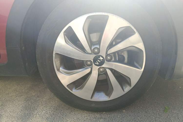 Used Kia KX Cross 2018 1.6L Automatic Dynamic Sunroof Version Right Front Wheel Hub