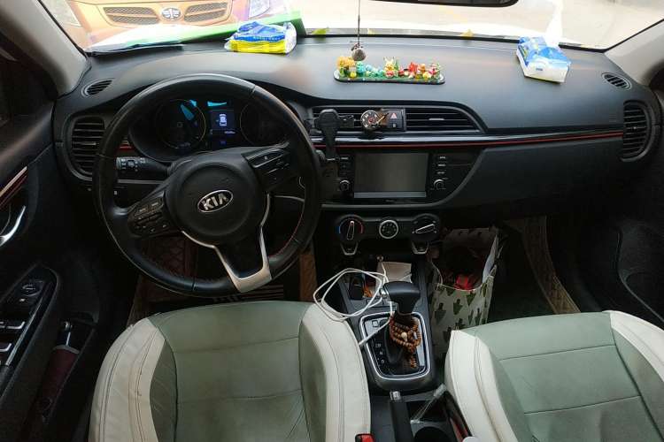 Used Kia KX Cross 2018 1.6L Automatic Dynamic Sunroof Version Center Console