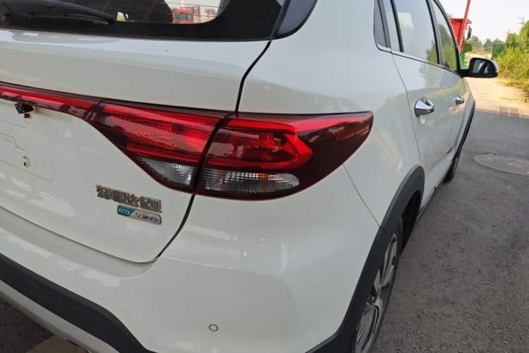 Used Kia KX Cross 2018 1.6L Automatic Dynamic Sunroof Version Exterior 3