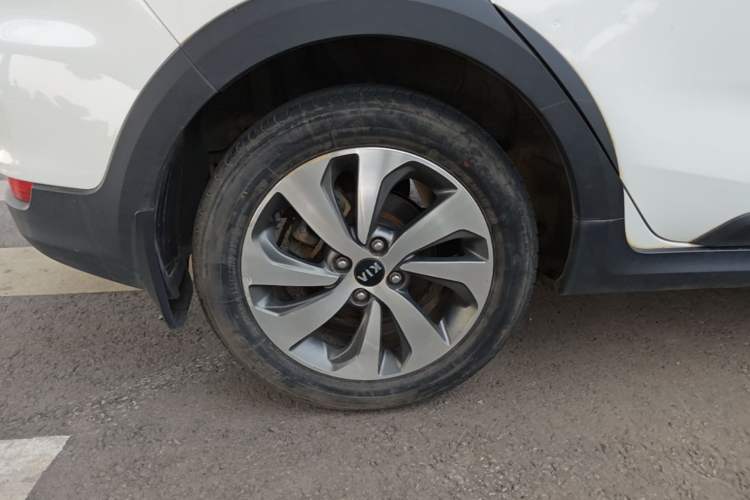 Used Kia KX Cross 2018 1.6L Automatic Dynamic Sunroof Version Exterior 5